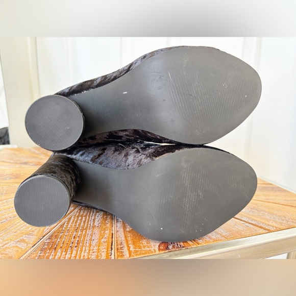 Last Pair! NWT JustFab OTK Black Velvet Heeled Boots - Picture 9 of 17